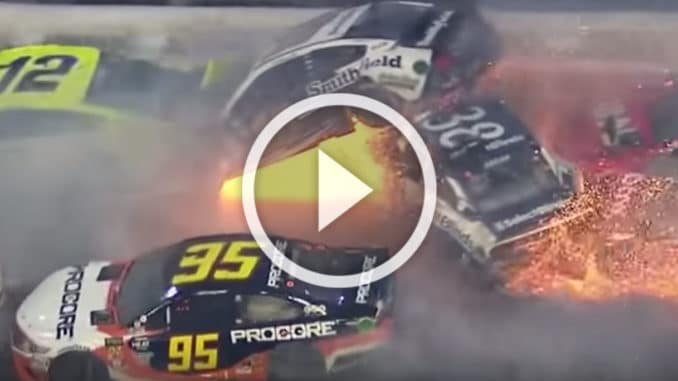Enorme Crash au Daytona 500
